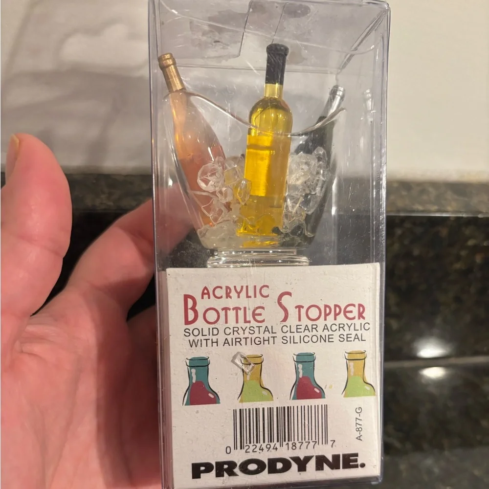 NIB Acyclic Wine Bottle Stopper